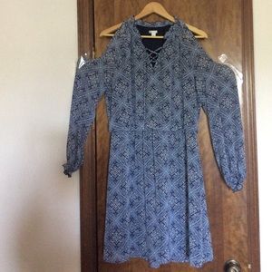 off the shoulder v-neck Cato dress. Worn once!!